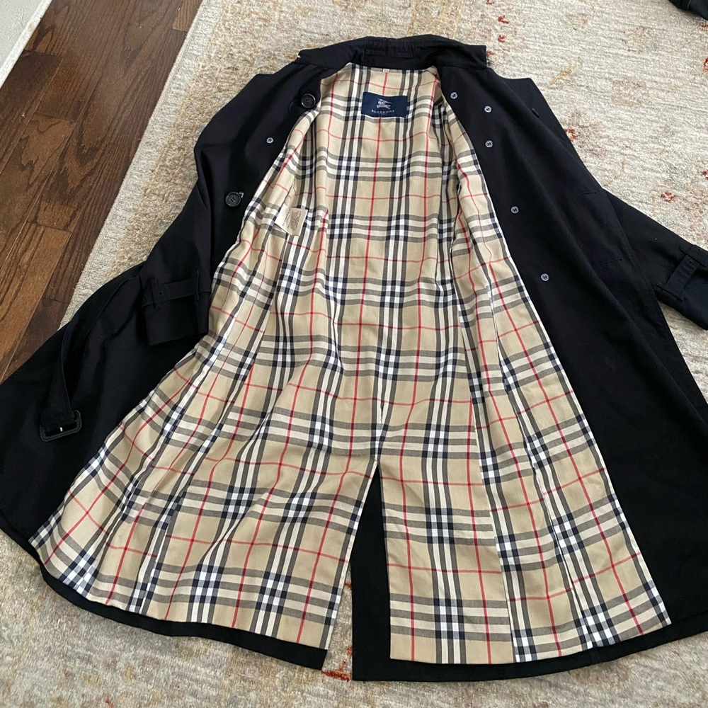 Burberry Women's Black Trench Coat - Picture 7 of 7